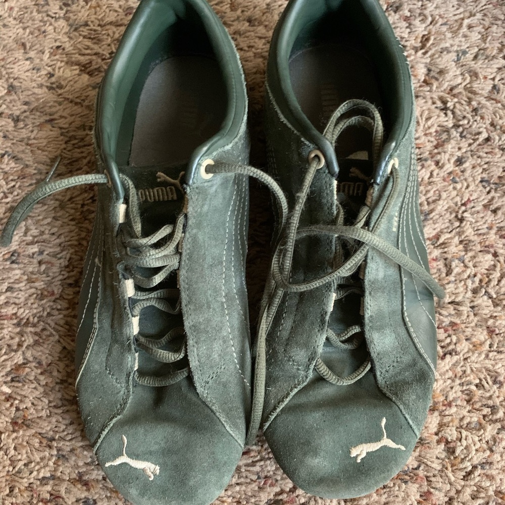 Leather puma shoes